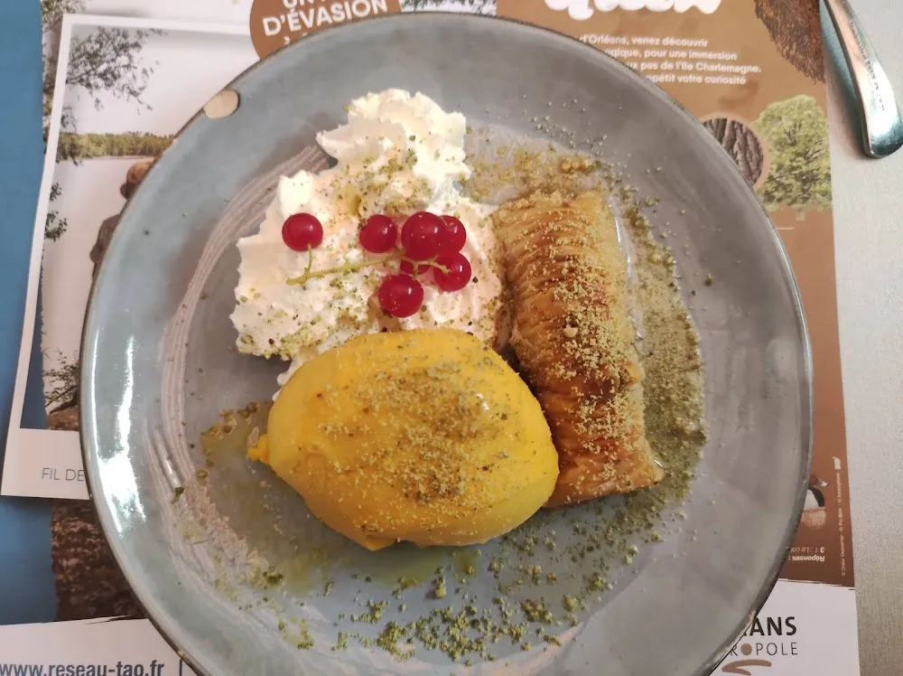 Glace Mangue Et Pâtisserie Orientale